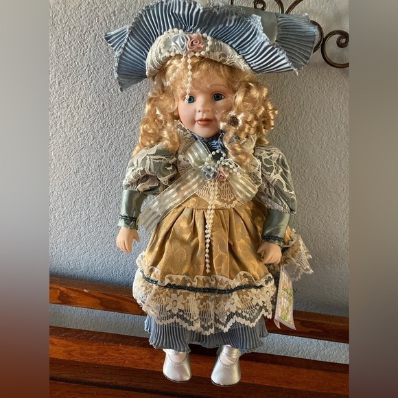 Limited Edition Cathay Collection Porcelain Vintage Doll Lenovo - Picture 1 of 8